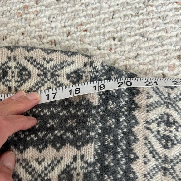 Vintage Liz Claiborne lambs wool sweater - Picture 2 of 9